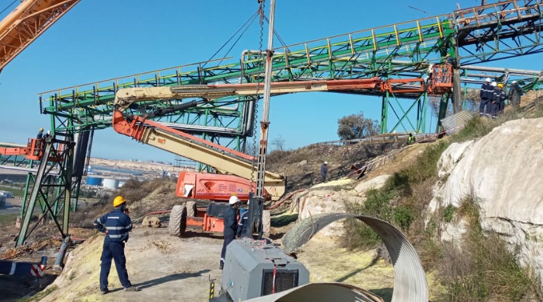 Montage Des Tronçons Dégradés Sur Site Jorf Lasfrar