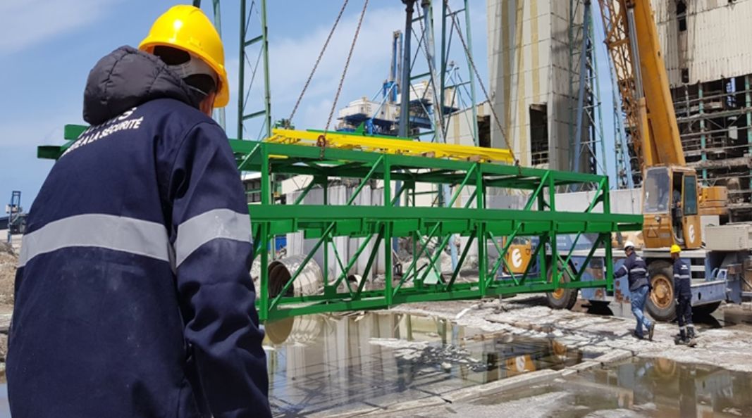 montage-des-troncons-degrades-sur-site-jorf-lasfrar-3