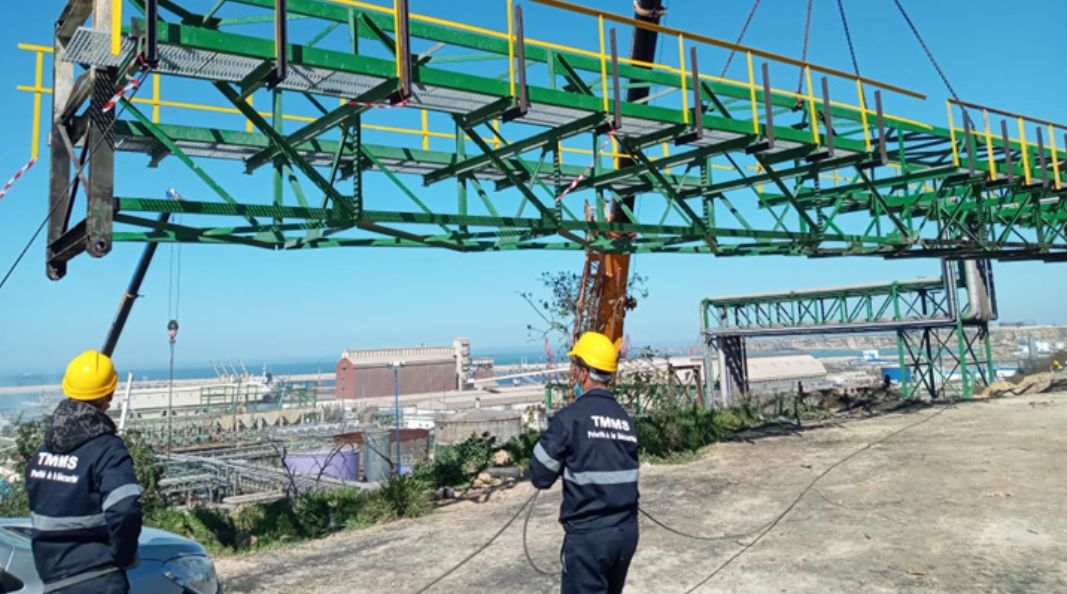 montage-des-troncons-degrades-sur-site-jorf-lasfrar-4